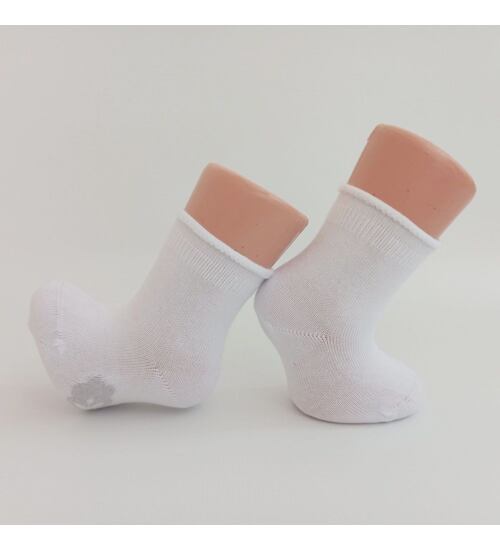 bílé kojenecké ponožky